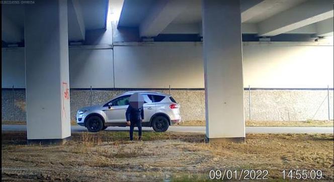 Ukradł fotopułapkę, ale najpierw zrobił sobie selfie
