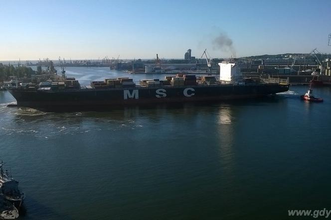 Gdynia: Kolos wpływa do Portu, mamy rekord [ZDJĘCIA]