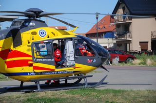 Groźny wypadek na podwórku. Dziadek potrącił swojego wnuka