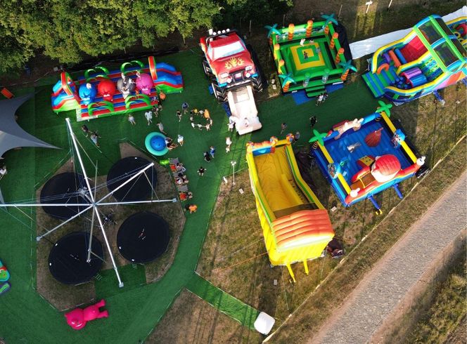 Nowa atrakcja dla dzieci pod Bydgoszczą. Na plaży w Pieczyskach wyrośnie park dmuchańców! Kiedy otwarcie? 