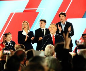 Kasia Nawrocka czuje się już w Belwederze jak u siebie! Przemieszcza się na rowerku!
