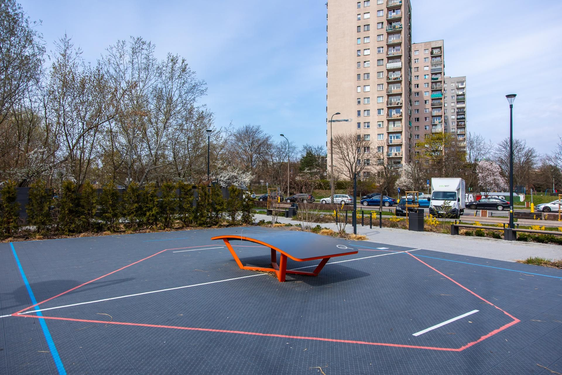 Stół do gry w teqballa, skwer przy ul. Cynamonowej