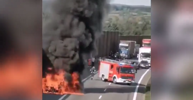 Pożar samochodu na autostradzie A4