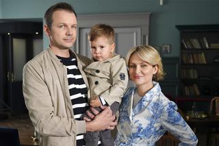 Barwy szczęścia, odcinek 2795: Bożena (Marieta Żukowska), Bruno (Lesław Żurek), Tadzio (Józio Trojanowski)