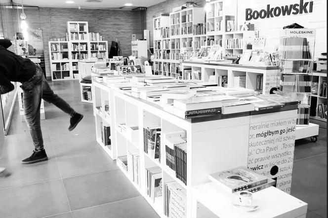 Czy warto robić zakupy w małych lokalnych księgarniach? Bookowski z Poznania pokazuje, że tak