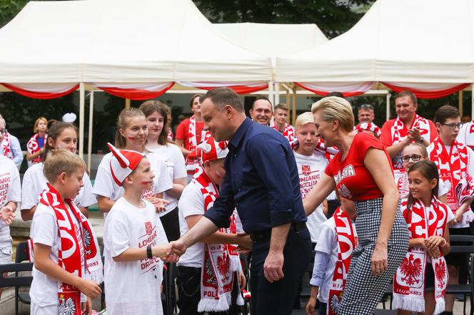 Para prezydencka ogląda mazc Polska - Senegal