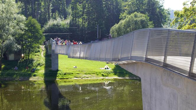 To najpiękniejsze jezioro na Dolnym Śląsku. Otoczone jest wzgórzami i lasami