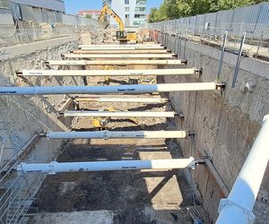 Apartamentowiec Powstańców 7D we Wrocławiu z czteropoziomowym parkingiem podziemnym