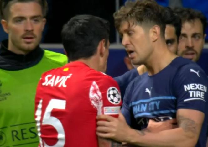 Zadyma podczas meczu Atletico - Manchester City