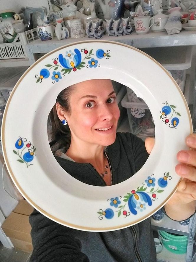 Magdalena tworzy biżuterię z rozbitej porcelany