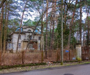 Konstancin-Jeziorna: te opuszczone wille popadają w ruinę