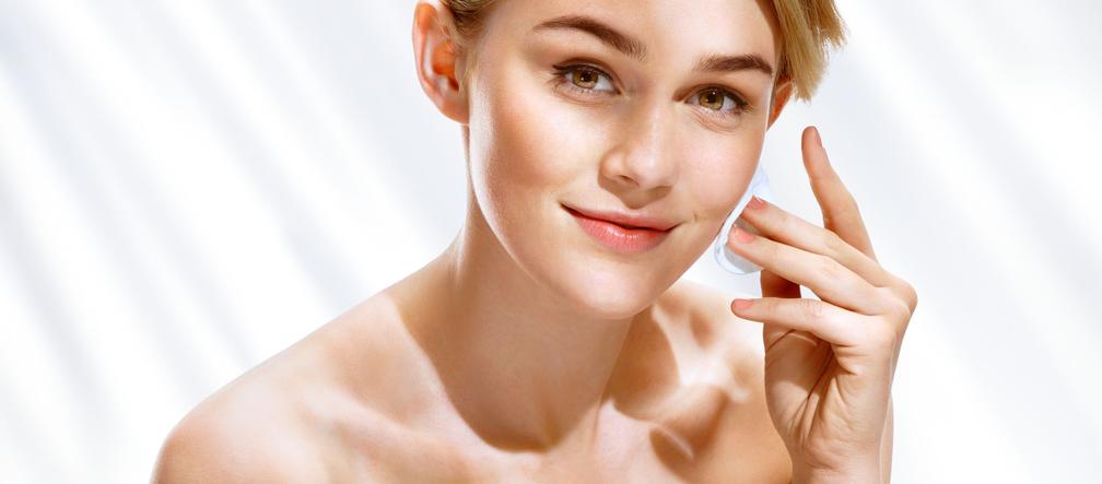 Lekki i odświeżający - zrezygnuj więc z grubych warstw makijażu!