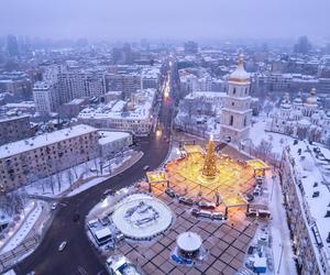 Tak wygląda choinka w Kijowie. Smutny widok w ogarniętym wojną kraju
