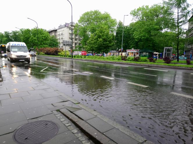 Ulewy w Małopolsce 23.05.2019: Ulice zamieniły się w rwące rzeki, sytuacja jest dramatyczna