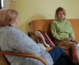 Pierwsza miłość po wakacjach. Dorota odzyska pamięć i wyrwie się z więzienia upiornej staruszki Jadwigi? Sklepikarz Leszek będzie jej ostatnią nadzieją - ZDJĘCIA