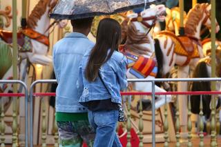 Gwiazdor z programu Królowe życia z młodziutką partnerką w Sopocie