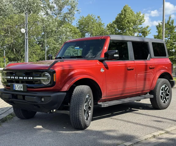 Przygoda, niezawodność i osiągi. Ford Bronco powrócił po blisko 30 latach