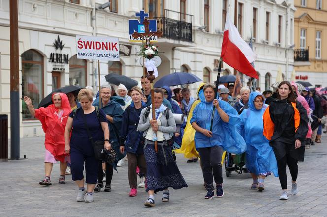 Lubelska Piesza Pielgrzymka na Jasną Górę 2024. Pątnikom deszcz niestraszny!