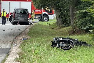 Tragedia pod Pruszkowem! Huknął motocyklem w osobówkę. Na ratunek nie było szans