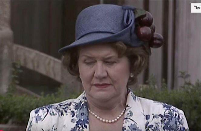 Patricia Routledge, niezapomniana Pani Bukietowa z serialu „Co ludzie powiedzą?”
