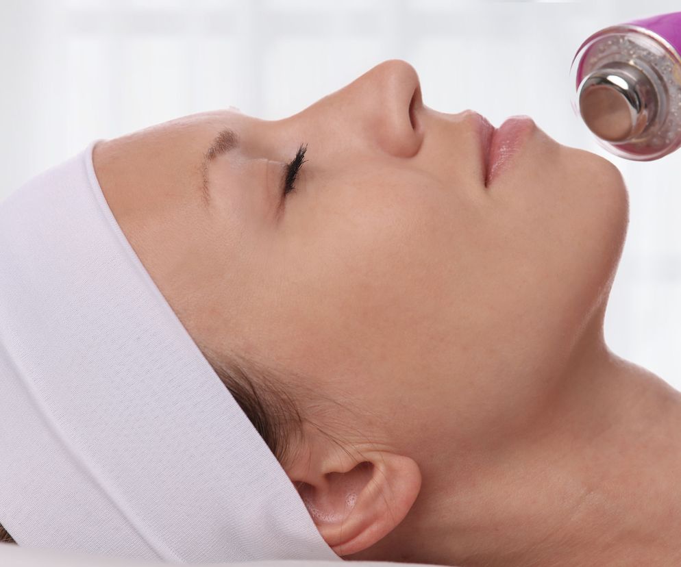 Mezoterapia bezigłowa to dobre rozwiązanie dla osób, które chcą uniknąć bólu, ale oczekują poprawy stanu swojej skóry.