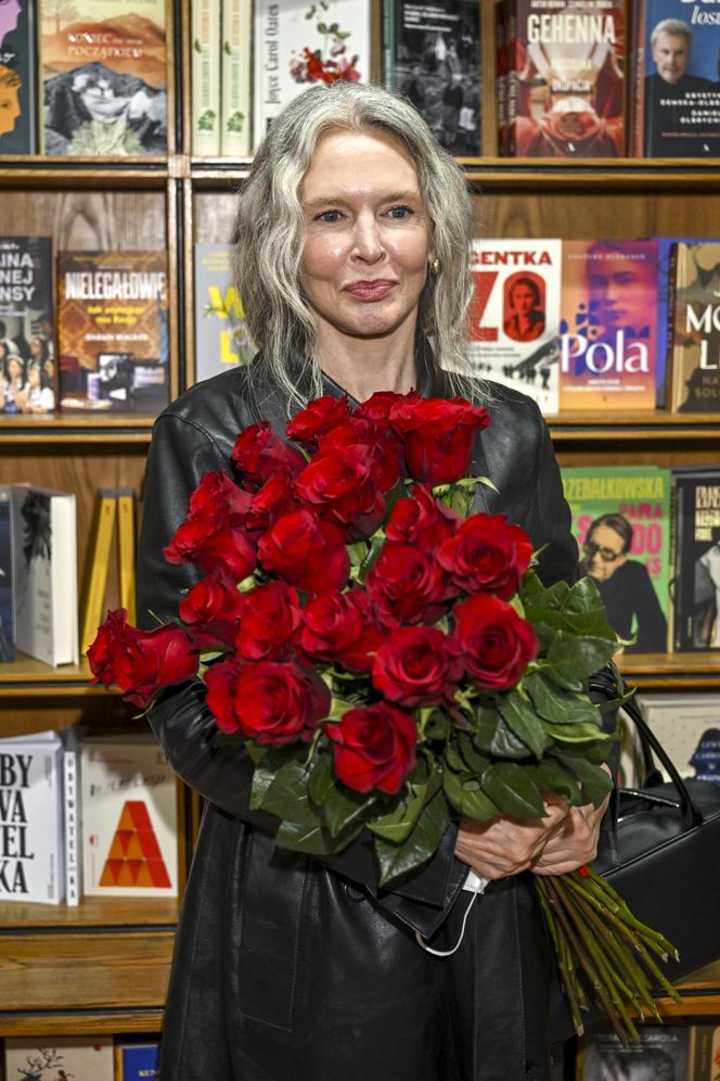 Tak wygląda Viola Kołakowska po rozstaniu z Karolakiem. Cała na czarno