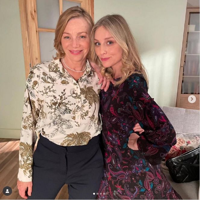 Barwy szczęścia na planie. Wanda (Maja Barełkowska), Grażyna (Kinga Suchan)