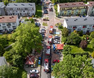 Pożar i wybuchy w mieszkaniu bloku w Tychach
