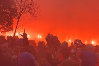 Kibice Legii racami pożegnali Lucjana Brychczego i odśpiewali mu „Sen o Warszawie”. Łzy same cisną się do oczu