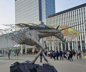 Pomnik jednorożca w Łodzi (aut. Tomohiro Inaba)