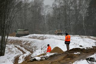 Kolej do Zegrza opóźniona. Wykonawca czeka na specjalną włókninę 
