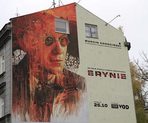 Mural promujący serial Erynie