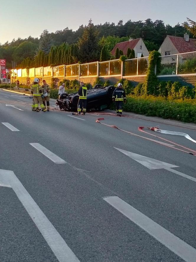 Karambol w Olsztynie. Pijany kierowca staranował autobus