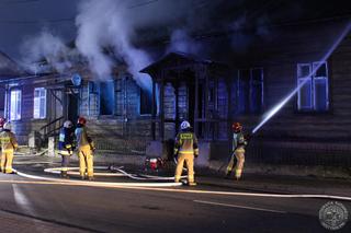 Pożar w Gostyninie. Płonął drewniany dom, w środku krzyczały dzieci!