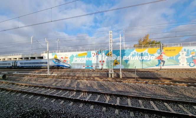 Na stacji Warszawa Zachodnia powstał nowy mural. Jego długość to ponad 300 metrów