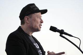 Elon Musk zakłada partię. Akcje Tesli lecą na łeb, na szyję!