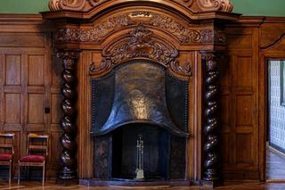 Tajemniczy pałac kilkadziesiąt kilometrów od Olsztyna. Był siedzibą rodu Fischerów [ZDJĘCIA]