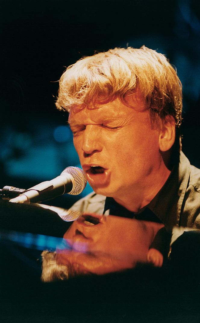 Grzegorz Ciechowski miał tylko grac na klawiszach. Tak Republika debiutowała na scenie