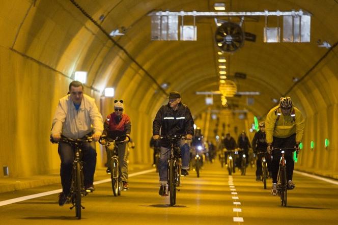 Przejazd Tunelem pod Martwą Wisłą w 2016 roku.