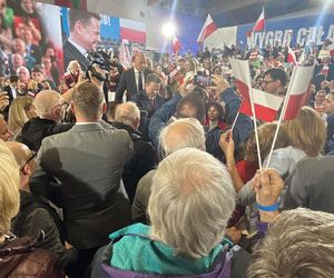 Trzaskowski cały w emocjach! Co za przemówienie! Tłum oszalał