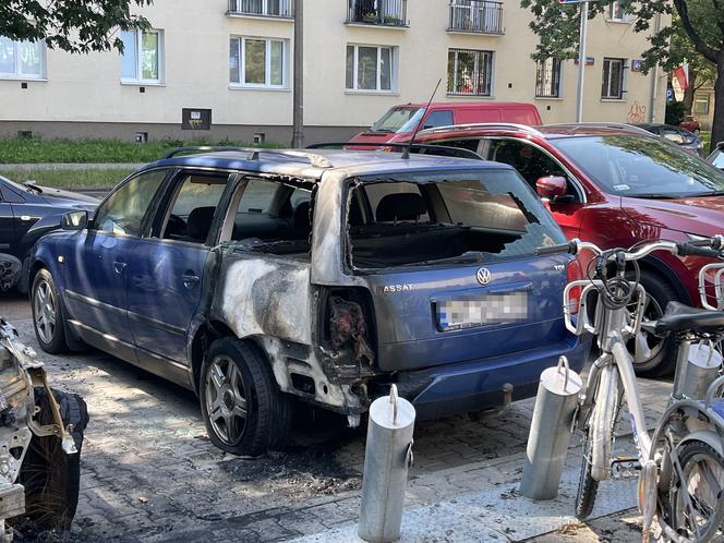 Potworne krzyki i wielki huk. Ktoś wysadził samochody na Saskiej Kępie?