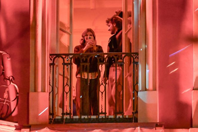 Maciej Musiał całował ukochaną na balkonie