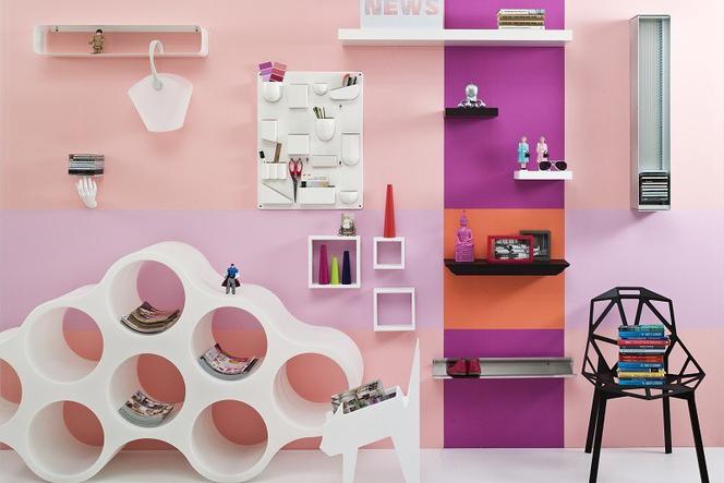 Fantazje ścienne. Różowy kolor ścian i pomysłowe półki