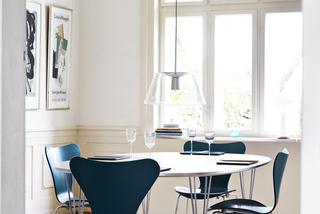 Krzesła projektu Arne Jacobsena