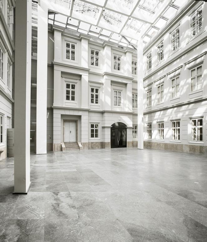 Projekt Praga, zadaszenie dziedzińca Zamku Sułkowskich