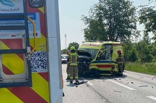 Zderzenie trzech pojazdów w Starym Opolu. Dwie osoby trafiły do szpitala