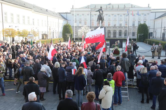 Apel Pamięci przed Pałacem Prezydenckim