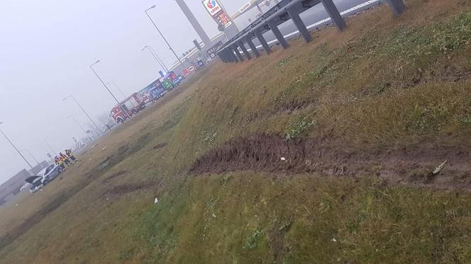 Policjanci ROZBILI radiowóz na autostradzie. Dwie osoby w szpitalu