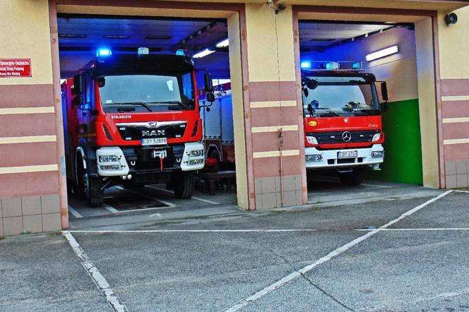 Strażacy z OSP w Nowej Wsi Wielkiej pomagają świętemu Mikołajowi