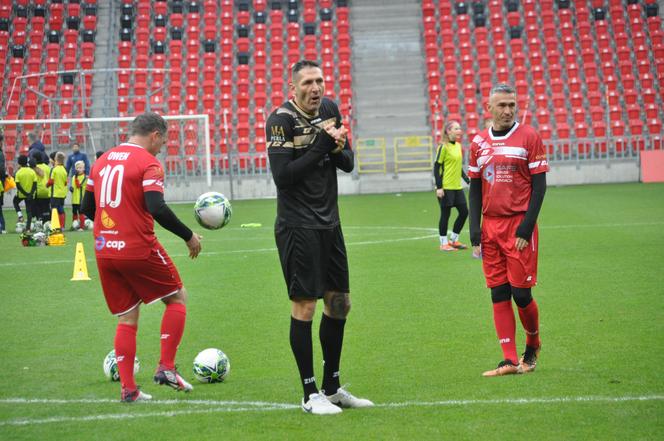 W Tychach grają gwiazdy światowego futbolu. Najpierw był pokazowy trening z młodzieżą